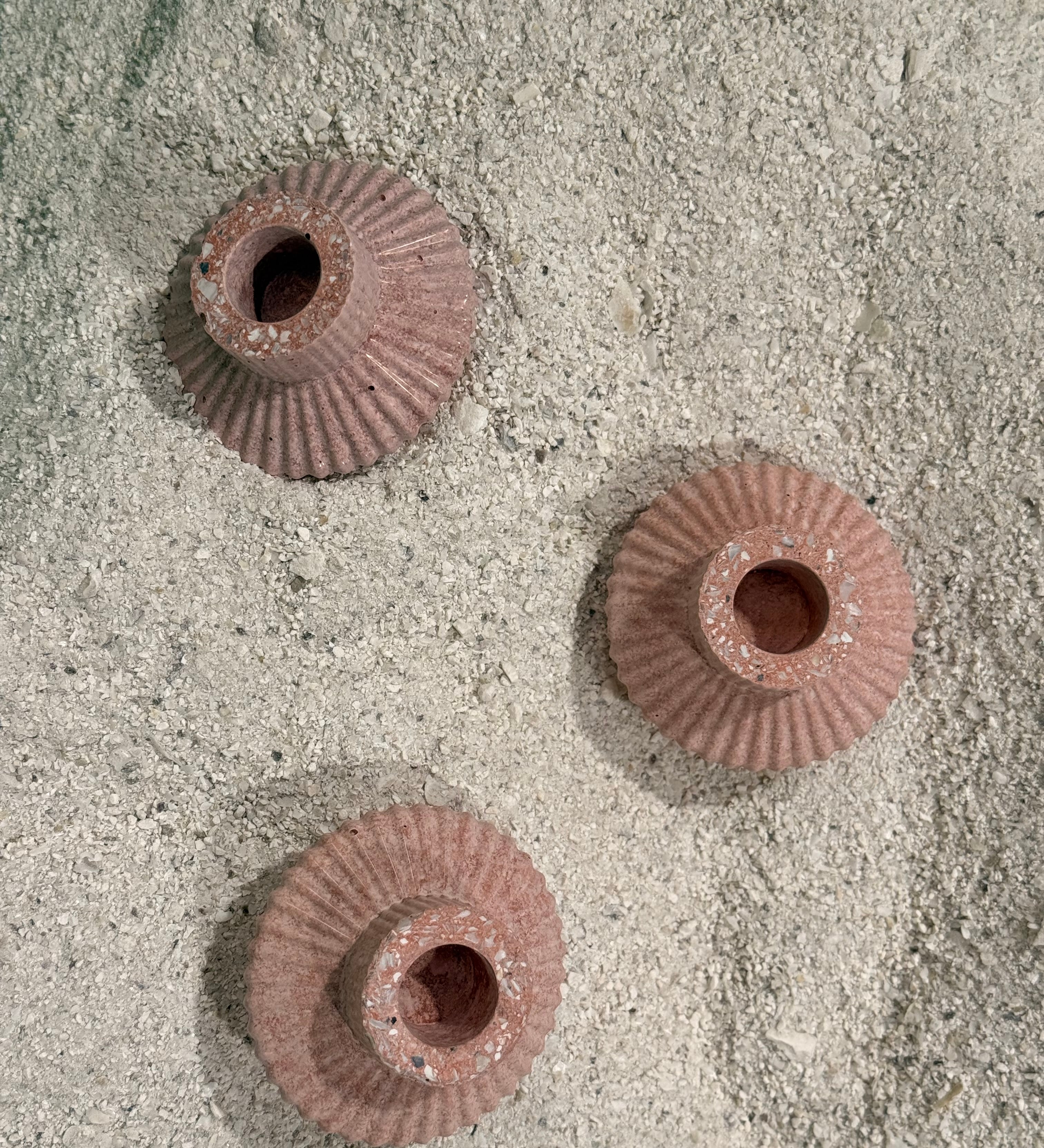 Bougeoir en terrazzo de coquillages